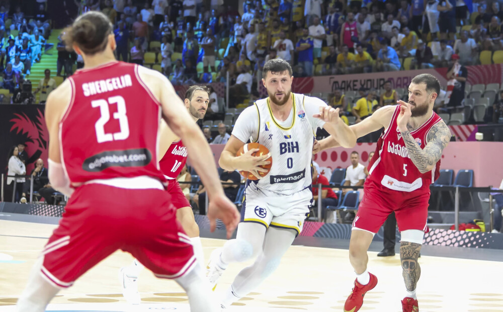 Bosnija sarūgtina Gruziju un iekļūst Eiropas čempionāta astotdaļfinālā; čempionei Spānijai jāuzvar Grieķija, lai nekravātu čemodānus uz mājām