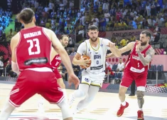 Bosnija sarūgtina Gruziju un iekļūst Eiropas čempionāta astotdaļfinālā; čempionei Spānijai jāuzvar Grieķija, lai nekravātu čemodānus uz mājām