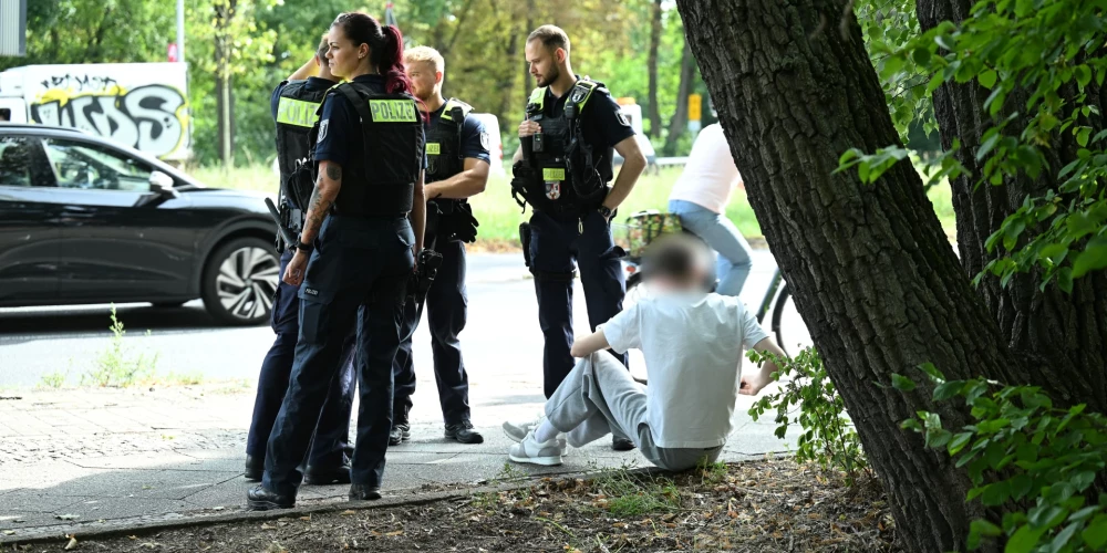 Vācijas policija negadījuma vietā (foto: Scanpix / dpa / picture-alliance)