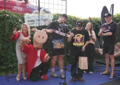  Jestrā gaisotnē radio “EHR Latviešu Hiti” izziņo balvas "Gada hits" desmit pretendentus. FOTO
