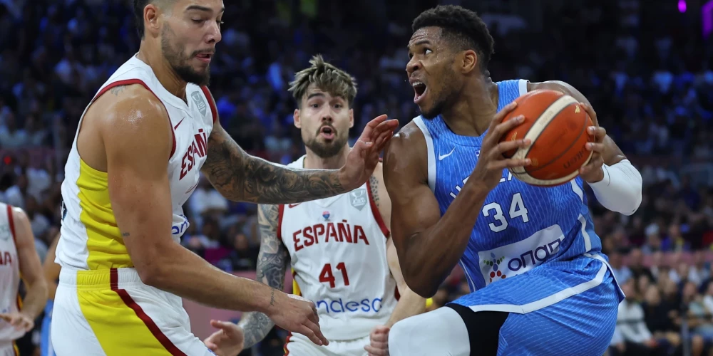 Jannis Adetokunbo ar 25 punktiem palīdzēja Grieķijai piespiest Spāniju nolikt čempiones kroni (foto: Scanpix / AP)