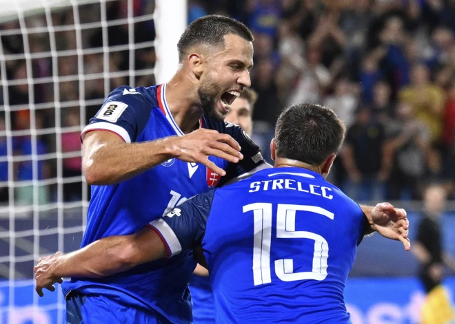 Slovākija negaidīti pārliecinoši pieveic Vāciju futbola Pasaules kausa kvalifikācijā