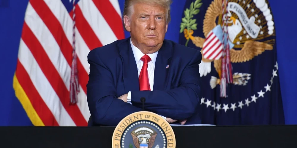 Дональд Трамп занят важными делами.