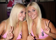 Foto: kā mainījušās identiskās “Playboy” dvīnes, kuras reiz bija Hefnera mīlulītes