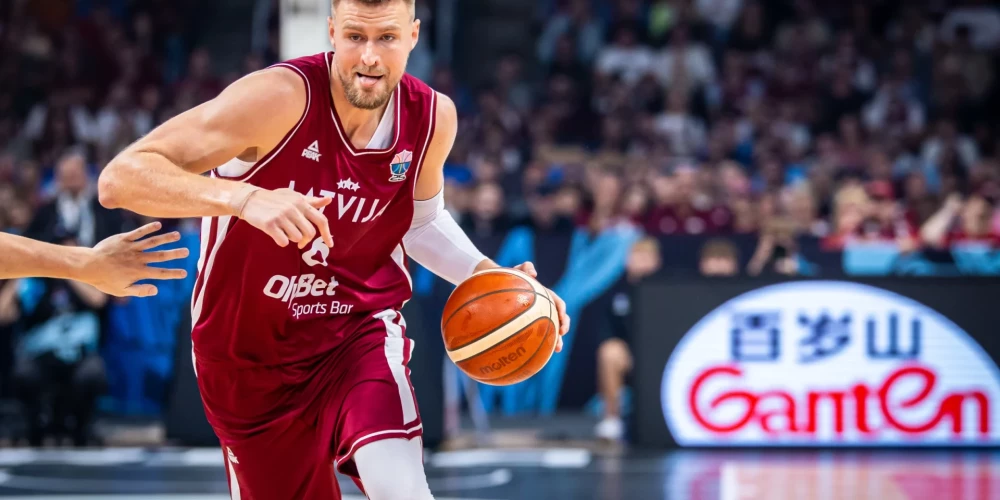 Kristaps Porziņģis spēlē pret Čehiju. 