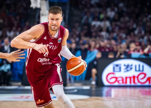 Kristaps Porziņģis spēlē pret Čehiju. 