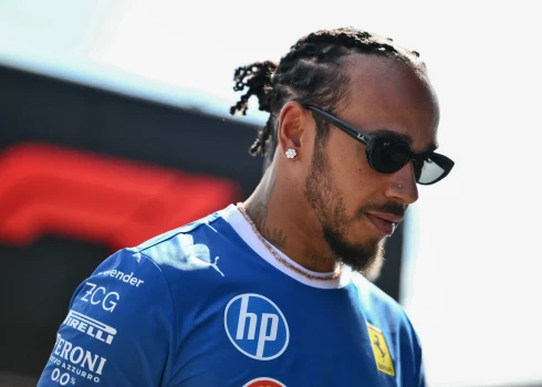 Septiņkārtējais F-1 pasaules čempions Lūiss Hamiltons pirmo reizi karjerā Moncā startēs kā "Ferrari" pilots.