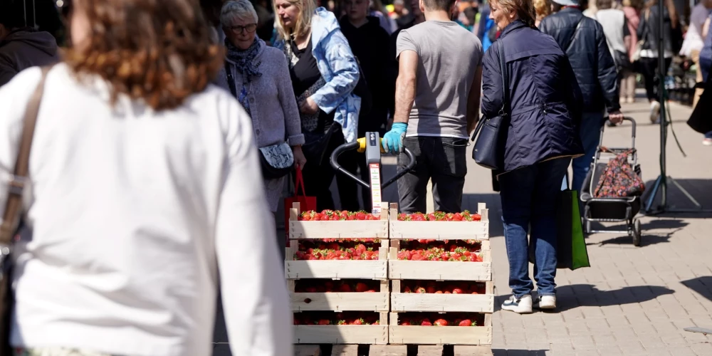 Banku analītiķi Latvijā augustā prognozē gada inflāciju 4-4,2% apmērā.