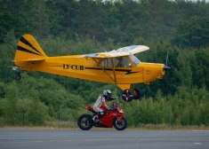 Lidmašīnas, helikopteri, kaskadieri! "Baltic Airshow" Madonas novada Degumnieku lidlaukā gaida visu vecumu aviācijas fanus