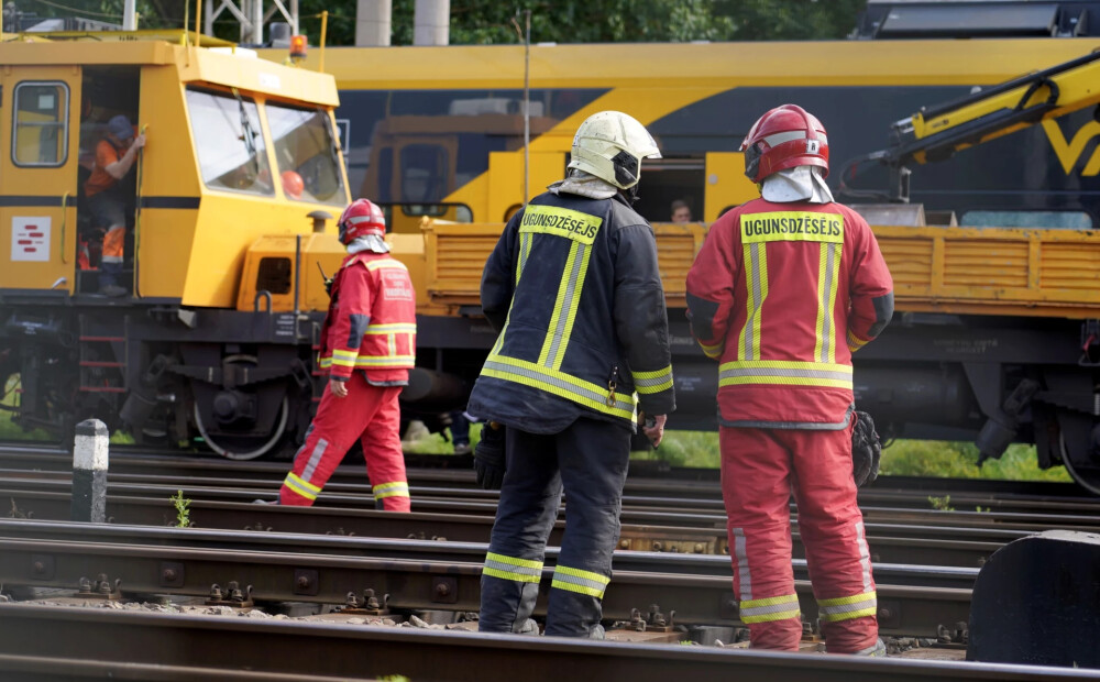 Pasažieru vilciena un drezīnas sadursme: izmeklēšana atklāj drošības noteikumu pārkāpumu