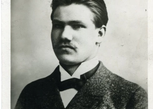 Viens no retajiem Jāņa Ozola fotoattēliem, kas uzņemts 20. gadsimta sākumā un saglabājiem līdz mūsdienām. 