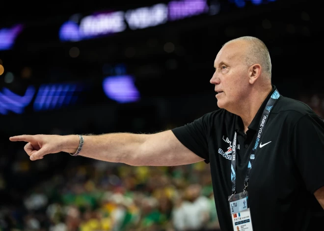 "Piedodiet, latvieši, mēs gribam uzvarēt!" Lietuvas treneris Kurtinaitis skaidro savu traumēto basketbolistu statusu