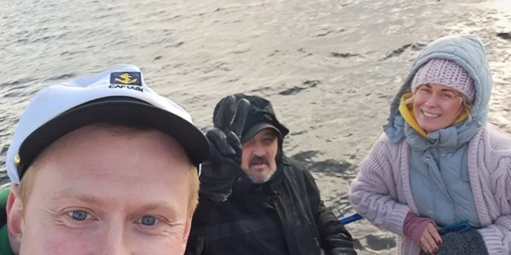 Šā gada pavasarī trīs novadnieki – Liene Šomase, Toms Brenčevs un Andris Kalniņš – bija devušies makšķerēt uz Burtnieku ezeru.