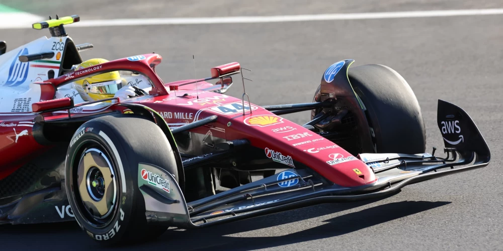 "Ferrari" pilots Luiss Hamiltons.