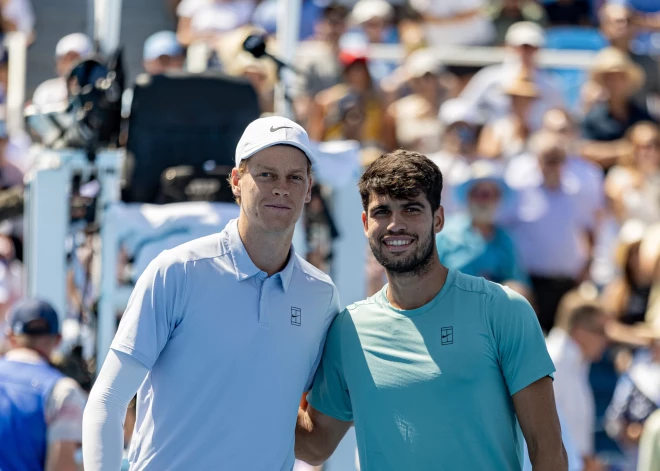 Pasaules ranga līderi Siners un Alkarass spēkosies ASV atklātā čempionāta finālā