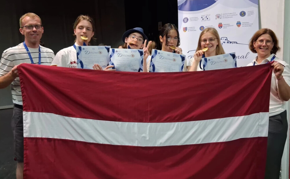 Latvijas skolēni izcīna zeltu Starptautiskajā angļu valodas olimpiādē