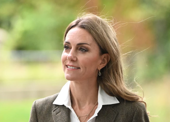 “Esmu šokēts un pretīgi pārsteigts!” Princeses Diānas frizieris aizstāv Keitu pēc kritikas par viņas blondajiem matiem