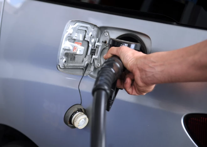 Rīgā augstākās degvielas cenas Baltijas galvaspilsētās