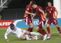 Latvijas futbolisti cieš zaudējumu Pasaules kausa kvalifikācijas spēlē pret Serbiju