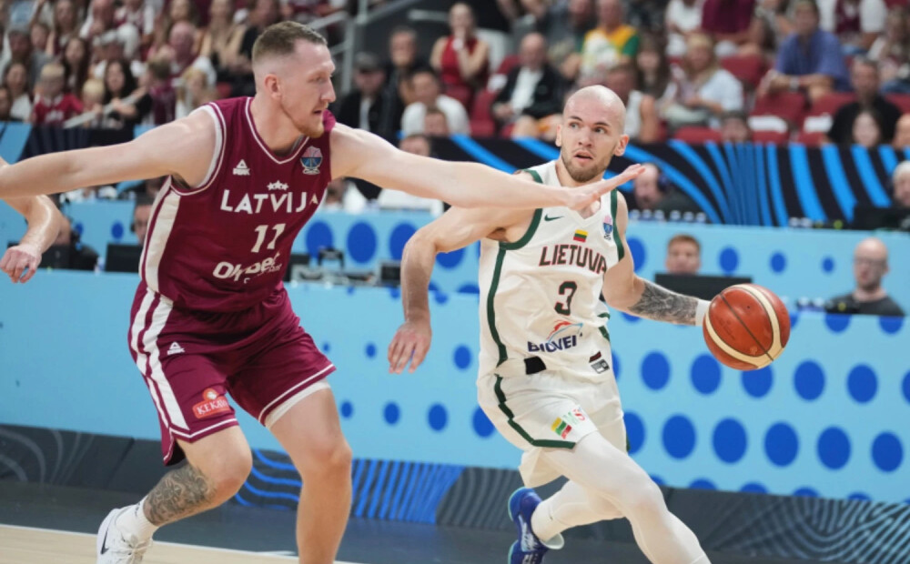 Latvijas basketbolisti Eiropas čempionāta astotdaļfinālā pēc pirmā puslaika ar 37:47 zaudē Lietuvai
