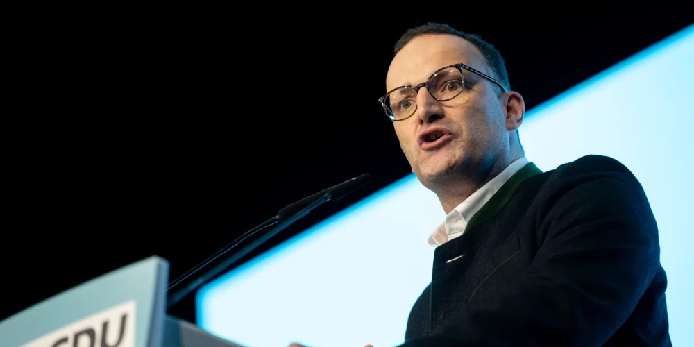 Kristīgo demokrātu un to Bavārijas māsaspartijas Kristīgi sociālās savienības Bundestāga frakcijas priekšsēdis Jenss Špāns.