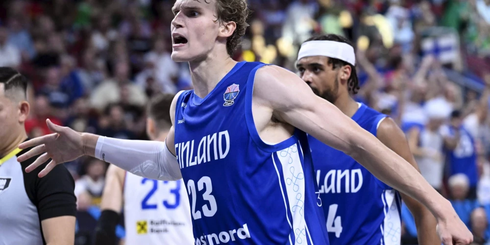 Somijas basketbolisti sensacionāli pārspēj favorīti Serbiju un sasniedz Eiropas čempionāta ceturtdaļfinālu.