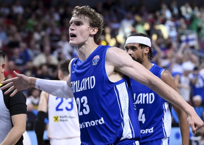 Somijas basketbolisti sensacionāli pārspēj favorīti Serbiju un sasniedz Eiropas čempionāta ceturtdaļfinālu