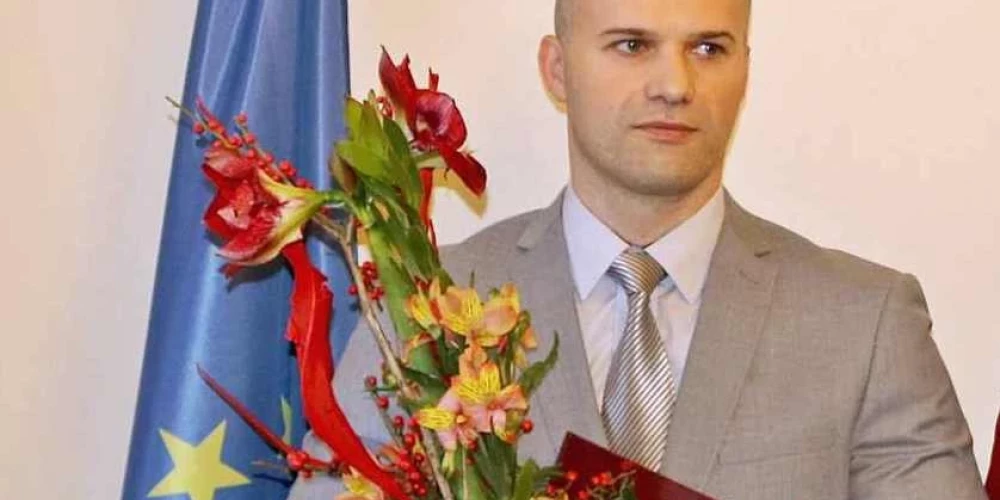 489 229 eiro tiesu izpildītājs Normunds Korics nopelnīja no saimnieciskās darbības un komercdarbība.