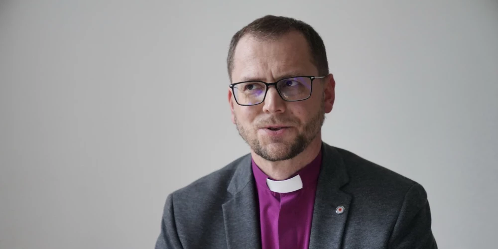 Rinalds Grants ir latviešu garīdznieks, Latvijas Evaņģēliski luteriskās baznīcas arhibīskaps.