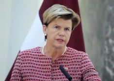 Ministre Baiba Braže medijiem nekomentē Saeimā apspriestās neskaidrības savā biogrāfijā