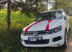 Robežsargi notver igauni, kurš pārvadājis nelegālos imigrantus kāzām izdekorētā "Porsche"