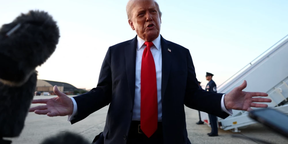 ASV prezidents Donalds Tramps svētdien žurnālistiem pavēstījis, ka plāno drīz atkal runāt ar Krievijas diktatoru Vladimiru Putinu, kā arī lika noprast, ka šīs nedēļas sākumā Baltajā namā ieradīsies Eiropas līderi.