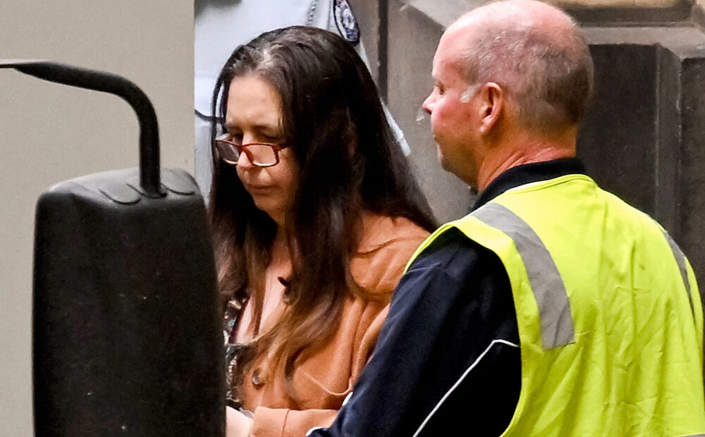 Austrālijā sievietei piespriež mūža ieslodzījumu par vīra radinieku noindēšanu ar mušmirēm