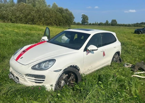 Trešdien, 3. septembrī, par valsts robežu nelikumīgi šķērsojušu personu pārvadāšanu robežsargi Krāslavas novadā aizturēja vienu Igaunijas pilsoni, kurš centās bēgt no robežsargiem.