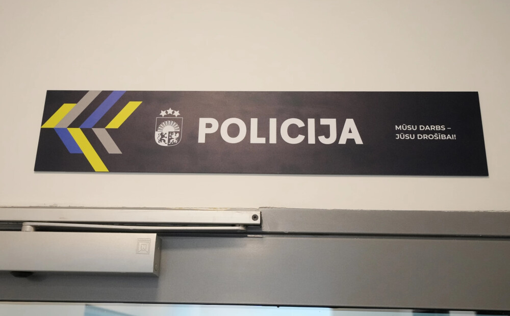 Uzsākts kriminālprocess pret ventspilnieku, kurš bērnu pilsētiņā uzbruka sievietei un veica ar viņu seksuāla rakstura darbības