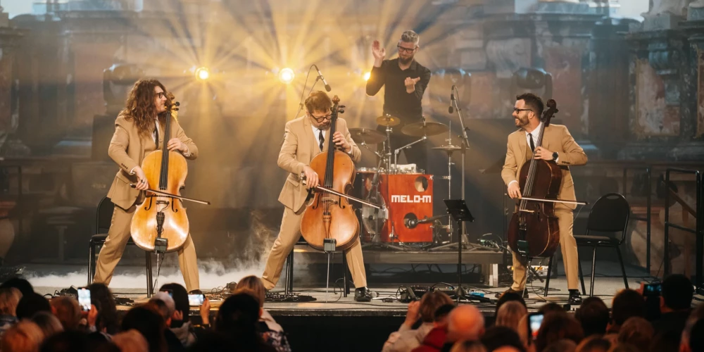 Čellu trio “Melo–M” šogad svin 20 gadu jubileju un par godu šim notikumam pēc veiksmīgiem ar stāvovācijām pavadītiem koncertiem turpina jubilejas turneju Liepājā, Ogrē un Jelgavā.