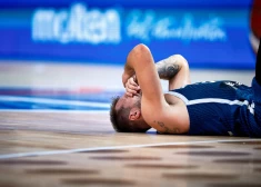 "Šobrīd sāp, bet viss būs kārtībā!" Luka Dončičs fantastisko spēli pret Itāliju aizvadījis ar traumu