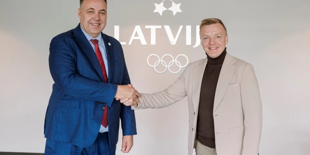 Latvijas Olimpiskās komitejas prezidents Raimonds Lazdiņš un "Dan John" pārstāvošā uzņēmuma Baltijā, SIA "DJ Baltics" valdes loceklis Krišjānis Caune. 