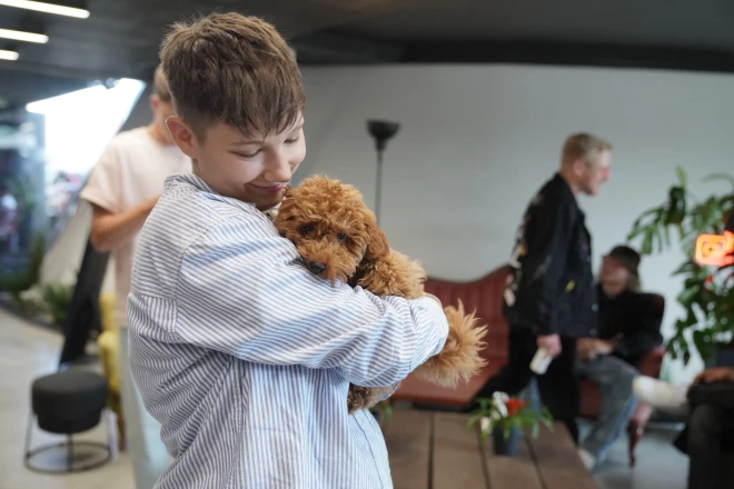 Emilijas četrkājainajam mīlulim Beilijam 4. septembrī bija četru mēnešu jubileja. Dziedātāja zina teikt, ka viņas toipūdelis, kad būs pieaudzis, augumā varot sasniegt 30 centimetru.