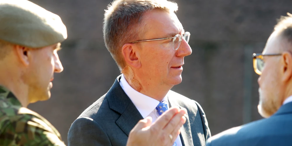 Tie, kas bija tuvāk prezidentam, pamanīja, ka Edgaram Rinkēvičam uz kakla ir kas līdzīgs plāksterim.
