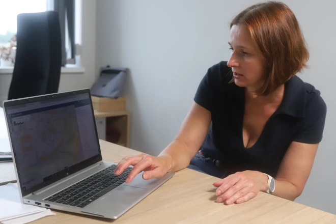  Rīgas Pilsētas attīstības departamenta Arhitektūras pārvaldes vadītāja Elīna Rožulapa: “Arī šķūnītis vai siltumnīca var radīt problēmas, ja netiek ievēroti attālumi, ugunsdrošības noteikumi, īpašumtiesības vai vienkārši – cieņa pret kaimiņu.”