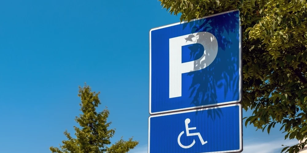 Par “Rīgas satiksmes” pārvaldītajām autostāvvietām Rīgā tagad var norēķināties arī, izmantojot “Rīgas satiksmes” mobilo lietotni, kas papildināta ar jaunu sadaļu – “Autostāvvieta”.