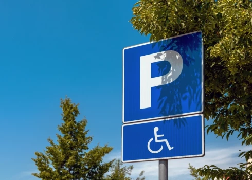 Par “Rīgas satiksmes” pārvaldītajām autostāvvietām Rīgā tagad var norēķināties arī, izmantojot “Rīgas satiksmes” mobilo lietotni, kas papildināta ar jaunu sadaļu – “Autostāvvieta”. 