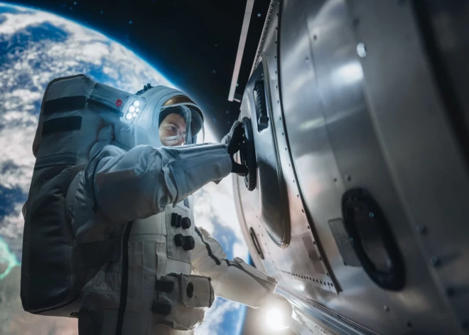 Sirmgalvi apkrāpj "astronauts, kuram pietrūka naudas skābeklim"