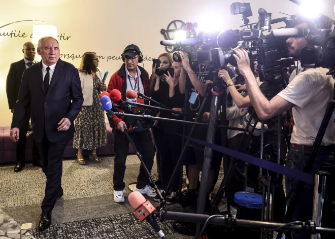 Francijas premjers Fransuā Beirū neiztur uzticības balsojumu