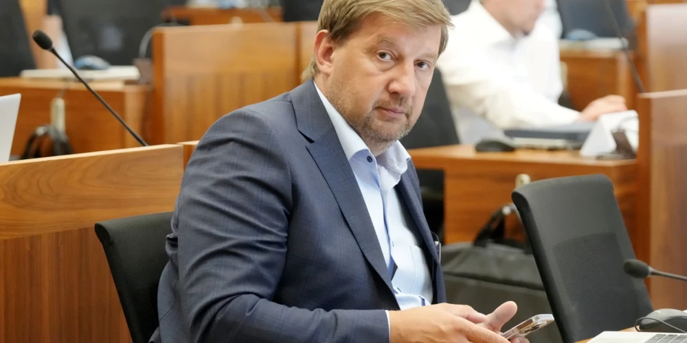 Андрей Клементьев уверен, что новые ограничения обернутся серьезными проблемами для общества.