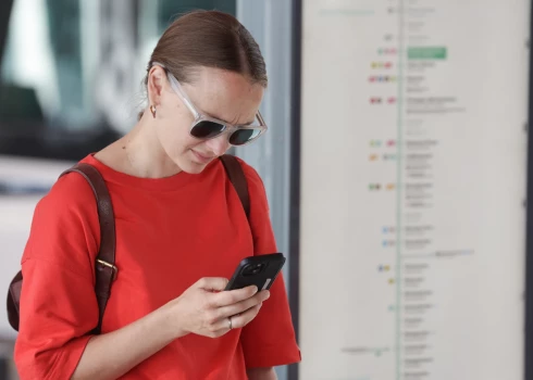 Sākot ar septembri, uz visiem jaunajiem tālruņiem, kas tiek pārdoti Krievijā, jābūt instalētai lietotnei "Max".