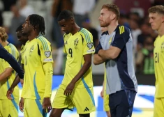 Kosovas futbolisti Pasaules kausa kvalifikācijas mačā pārsteidz Zviedriju; Itālija un Izraēla sarīko uguņošanu