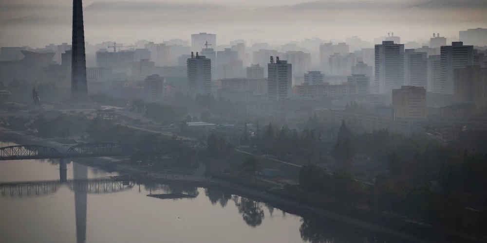 Phenjana miglā.