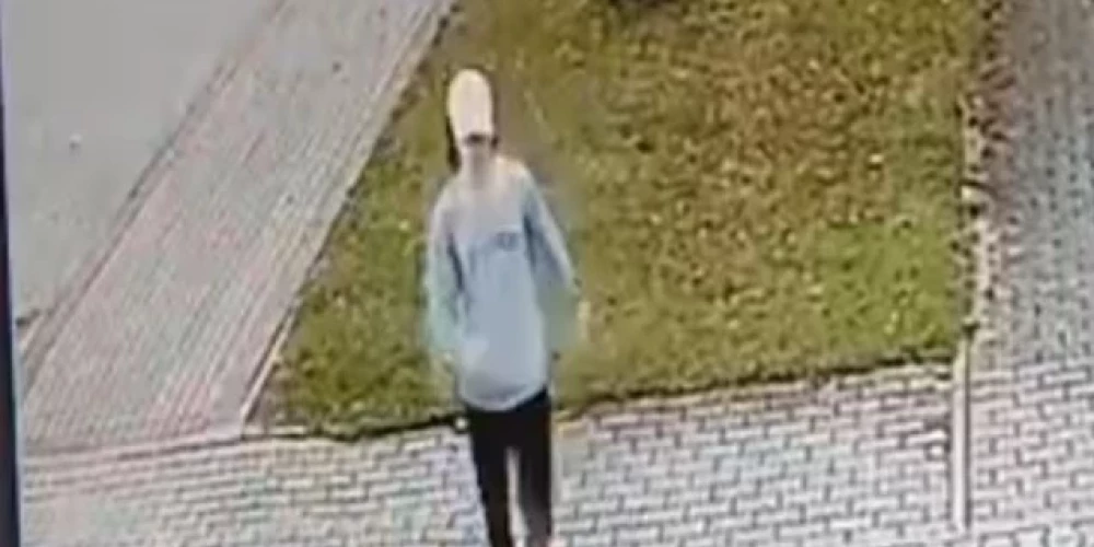 2 сентября после 05:40 в Мадоне, в районе улиц Ригас, Я. Забера и Блауманя, был замечен молодой человек, чье поведение выглядело неадекватным.
